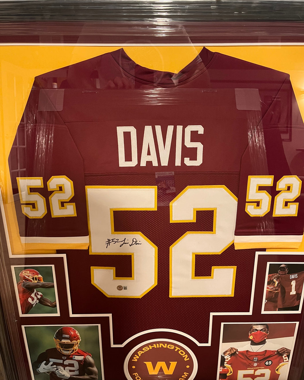 Jamin Davis Framed Jersey